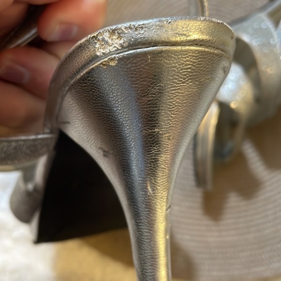 Apt. 9 Silver Heels‎ - Picture 6 of 8